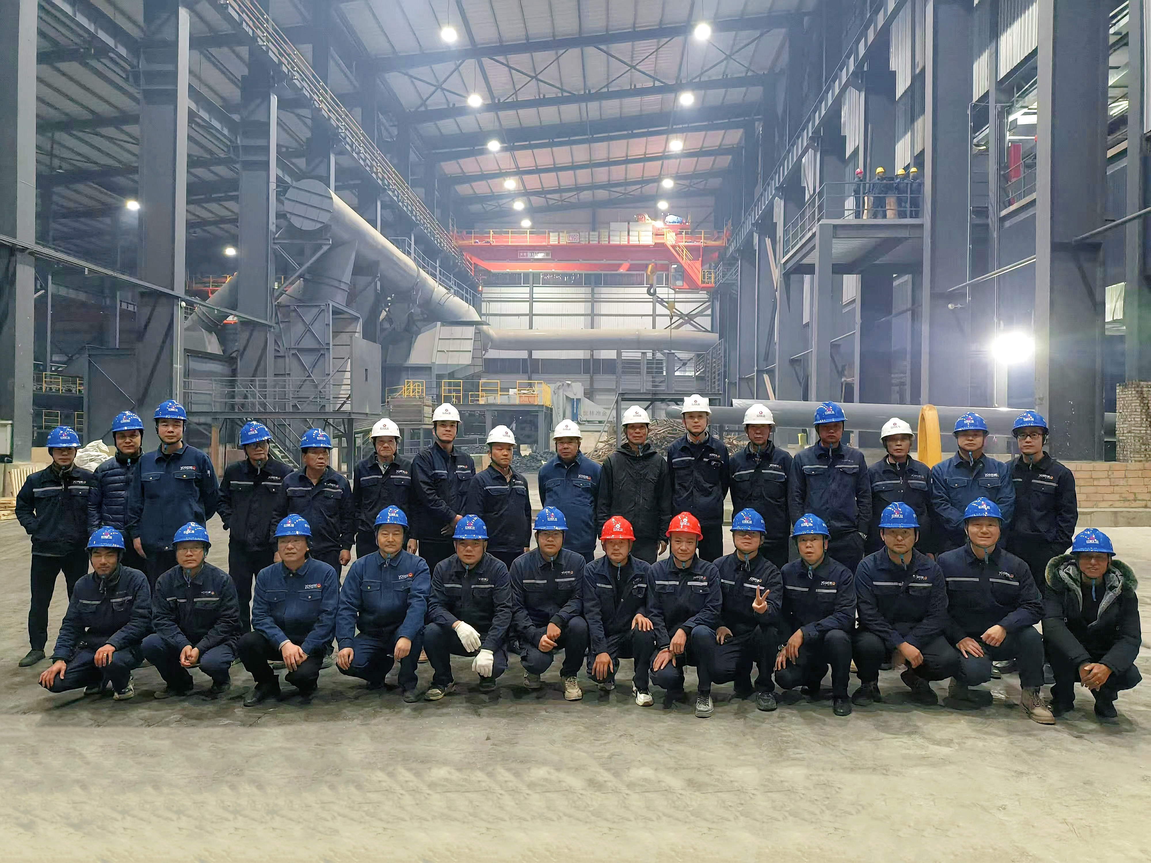 贵州旺城矿业1号锰硅合金密闭式矿热电炉圆满出铁